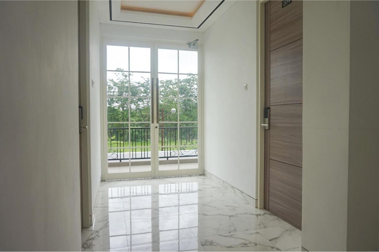 Hotel Reddoorz Near Araya Family Club House Malang Exterior foto