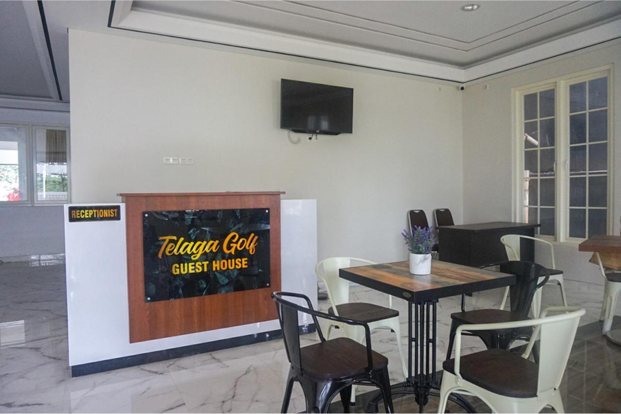 Hotel Reddoorz Near Araya Family Club House Malang Exterior foto